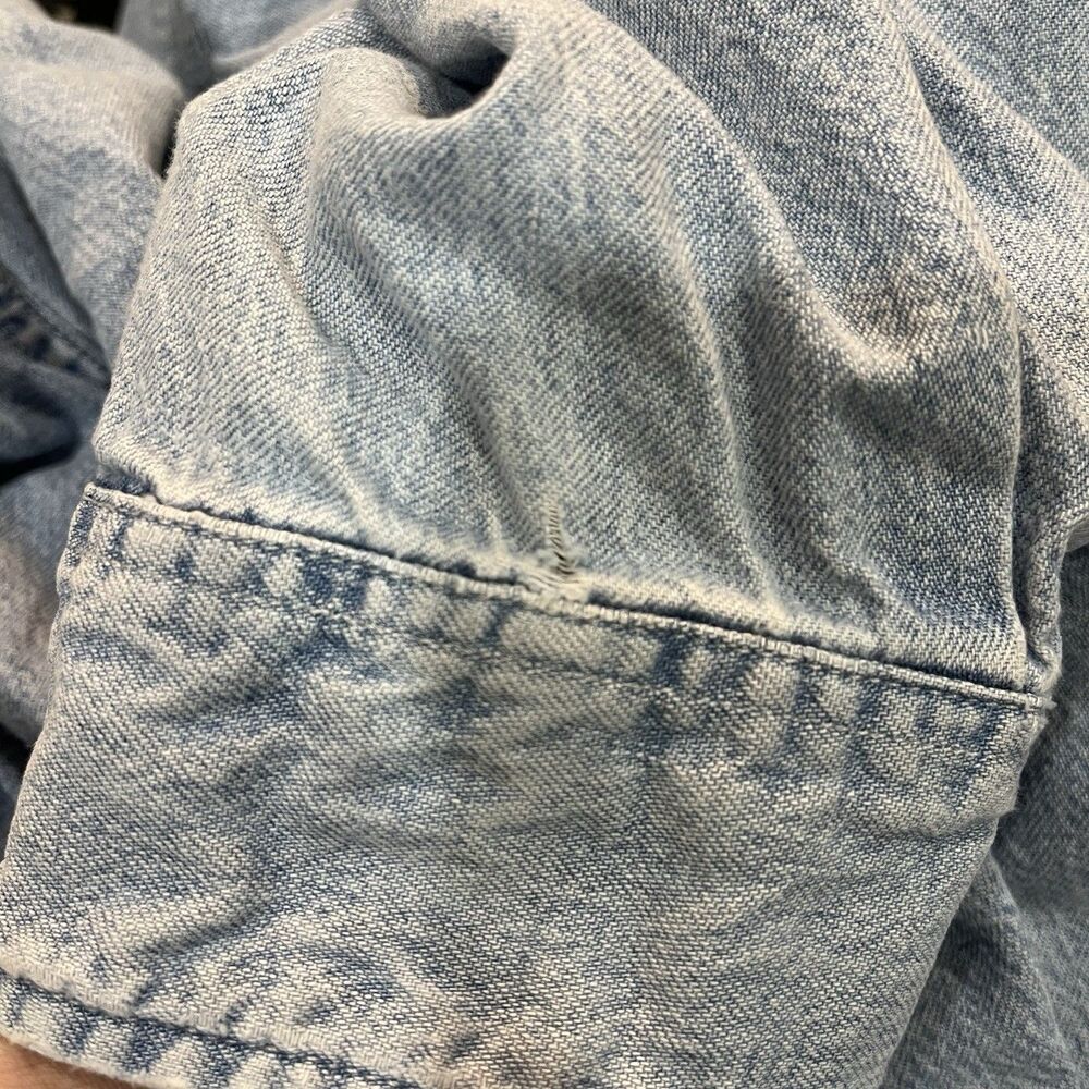 Vintage GAP Blue Jeans Light Wash Denim Button Down Shirt Size Large Cotton - Picture 9 of 9